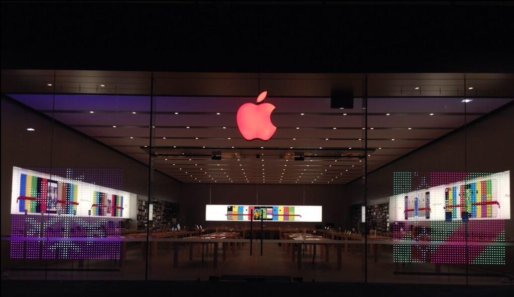 Apple Store celebrates the (Red) Campaign for AIDS